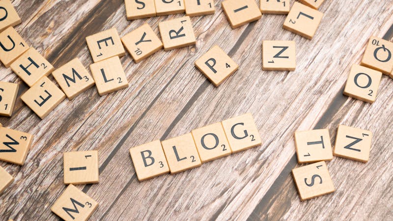 Blogging platform interface showing a content editor with publishing tools