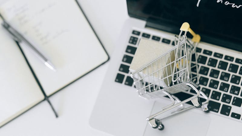 Online shopping cart interface on a digital device screen